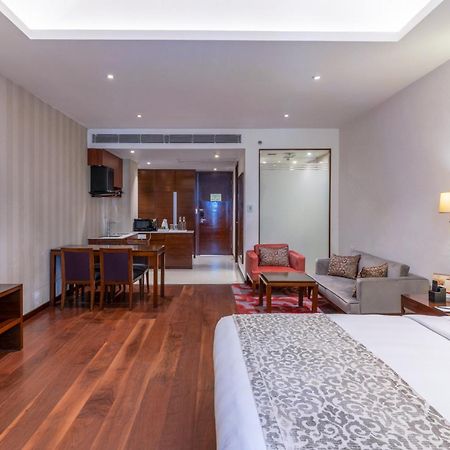Pride Plaza Hotel, Kolkata Exterior photo Suite room at The Park, New Delhi