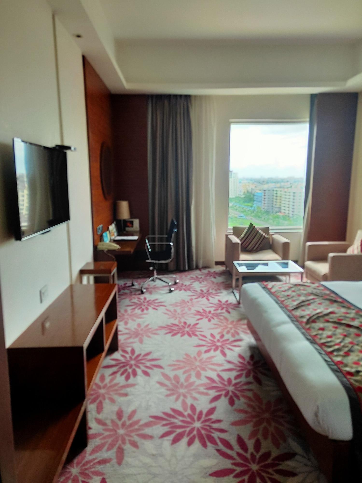 Pride Plaza Hotel, Kolkata Exterior photo A room at the hotel