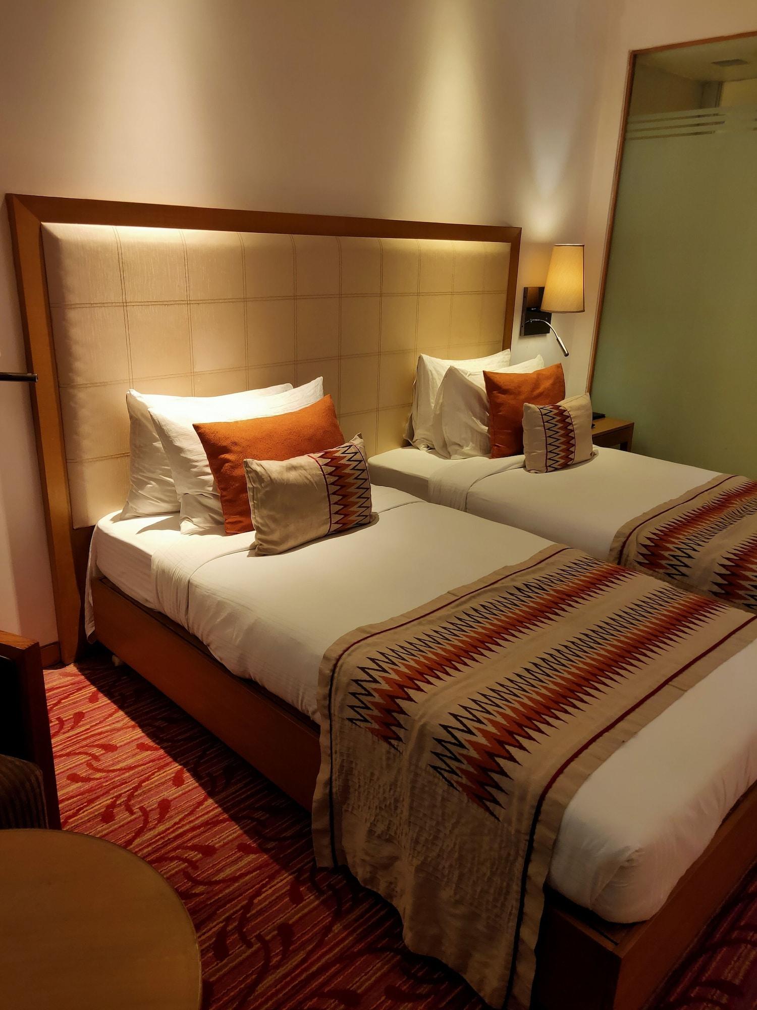 Pride Plaza Hotel, Kolkata Exterior photo A room at the hotel
