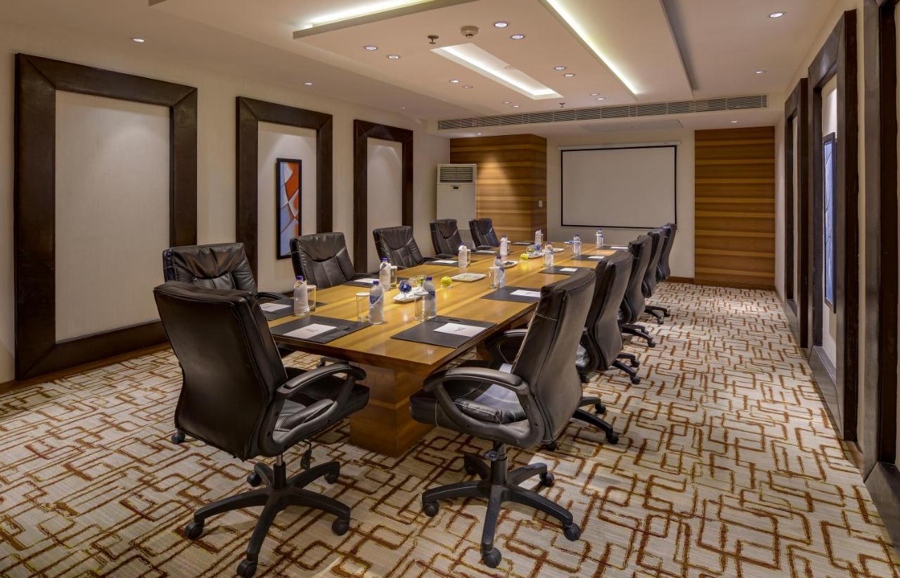 Pride Plaza Hotel, Kolkata Exterior photo Boardroom at the Taj Bengal
