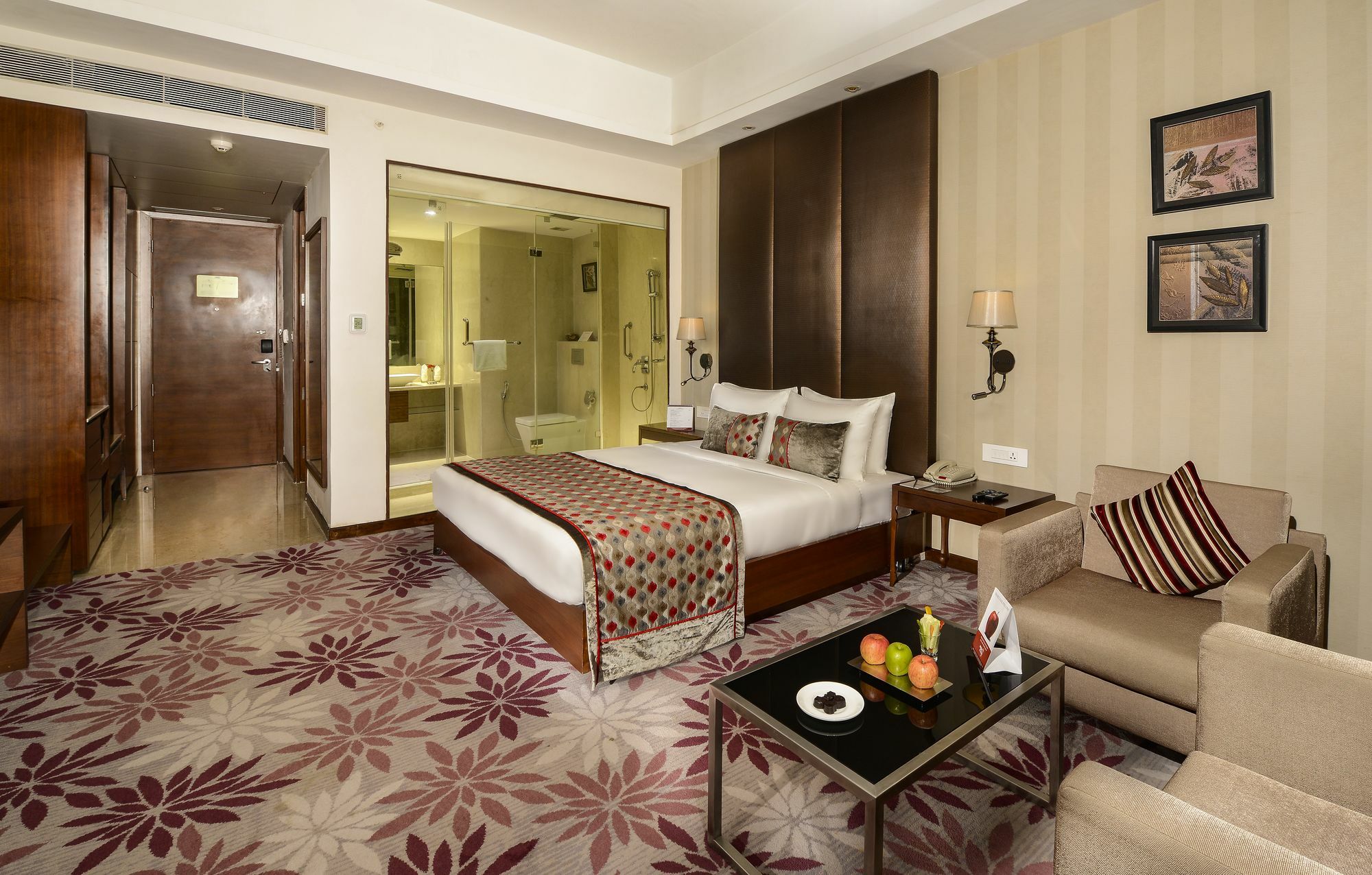 Pride Plaza Hotel, Kolkata Exterior photo A room at the Taj Bengal