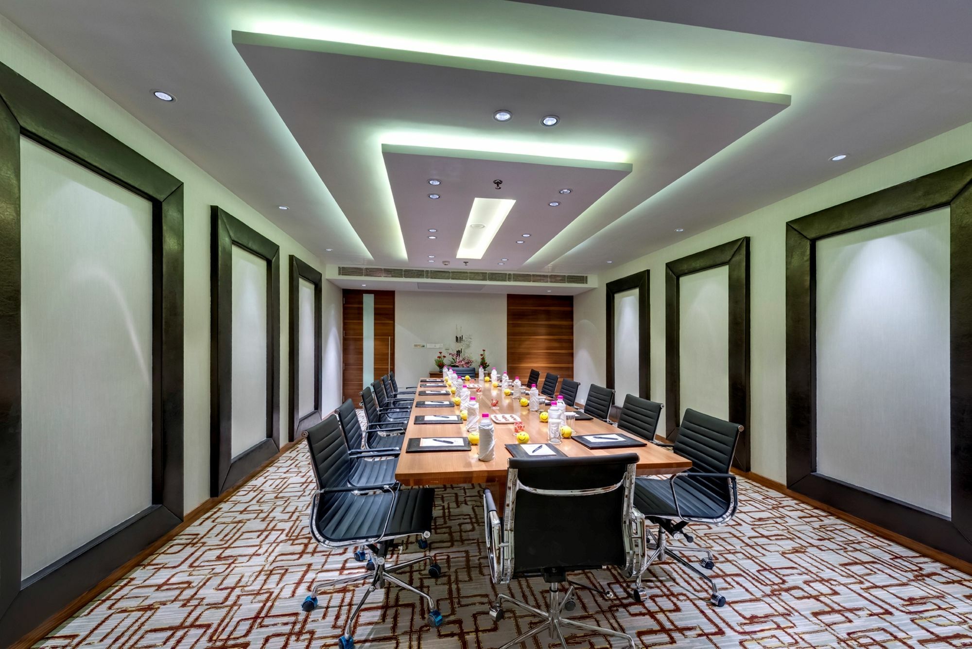 Pride Plaza Hotel, Kolkata Exterior photo Meeting room