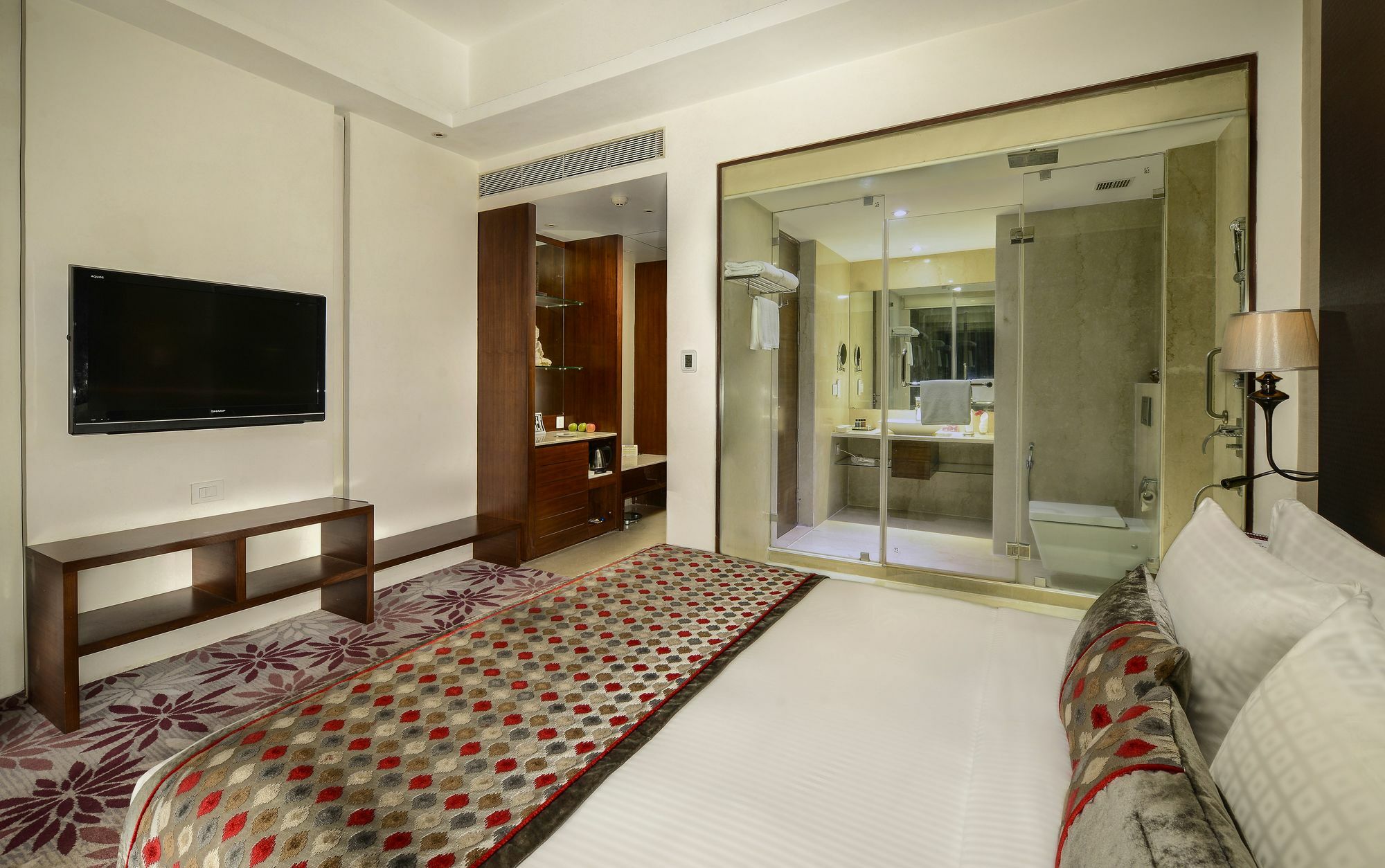 Pride Plaza Hotel, Kolkata Exterior photo A room at the hotel